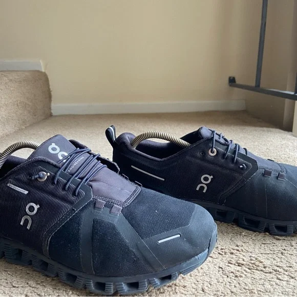 On Running Men's Black Running Shoes - Picture 2 of 6